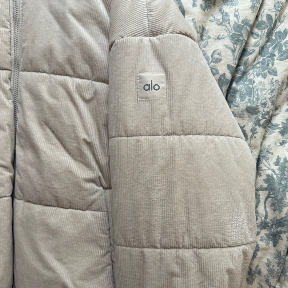 ALO Yoga Quilted Jacket in Cream